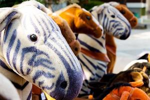 Nahaufnahme Spielzeugpferde reiten 2 foto