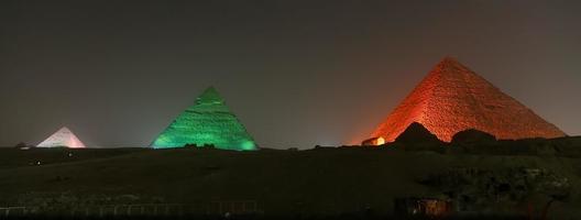 Pyramidenkomplex von Gizeh in Kairo, Ägypten foto