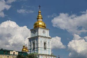 glockenturm von st. michael goldenes kuppelkloster in kiew, ukraine foto