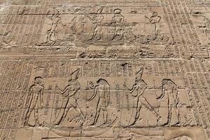 Szene aus dem Edfu-Tempel in Edfu, Ägypten foto