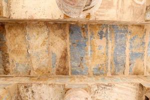 hieroglyphen im karnak-tempel, luxor, ägypten foto