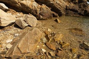 schöne landschaft mit natur und meer in griechenland foto