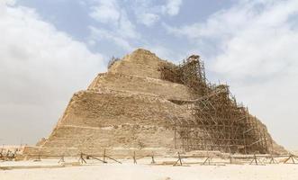 Stufenpyramide in der Nekropole von Sakkara, Kairo, Ägypten foto