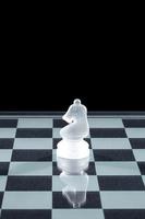 Schachritter auf Schachbrett foto