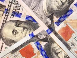 Hundert-Dollar-Banknoten isoliert