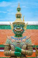 die riesige Statue im thailändischen Stil. foto