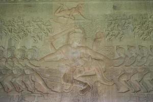 alte Khmer-Flachrelief-Wandschnitzerei innerhalb der Innenwand von Angkor Wat, Kambodscha. foto