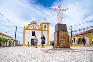 arraial d'ajuda - bahia - brasilien - ca. januar 2021 - kirche nossa senhora da ajuda, im historischen zentrum der gemeinde arraial d'ajuda, im süden von bahia. foto