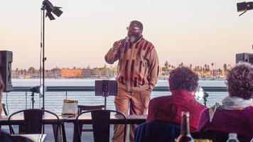 9. Juli 2022 Comedy Edge Stand-up am Wasser 9th Avenue Terminal, Brooklyn Basin 288 9th Avenue. Oakland, ca. 94606, Zorba Jevon Hughes, Komiker ursprünglich aus Louisville, Ky. foto