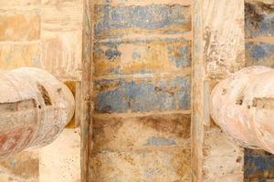 hieroglyphen im karnak-tempel, luxor, ägypten foto