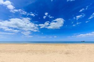 suan son pradipat strand mit blauem himmel foto