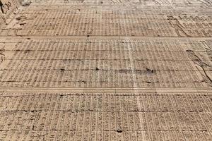 Szene aus dem Edfu-Tempel in Edfu, Ägypten foto