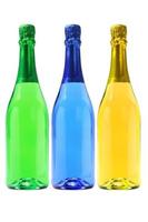 drei Flaschen kohlensäurehaltige Getränke