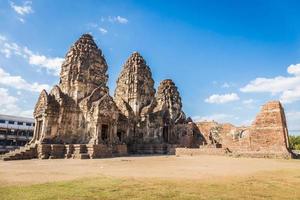 Phra Prang Sam Yot Tempel, alte Architektur in Zentrum Lopburi, Thailand foto