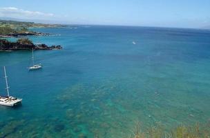 Boote und Schnorchler auf Maui Hawaii foto