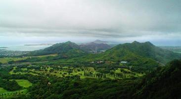 Blick auf die Diamondhead Mountains in Honolulu Hawaii foto