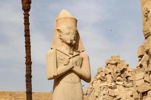 Skulptur im Karnak-Tempel in Luxor, Ägypten foto