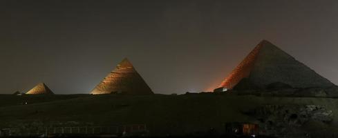 Pyramidenkomplex von Gizeh in Kairo, Ägypten foto