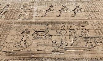 Szene aus dem Edfu-Tempel in Edfu, Ägypten foto