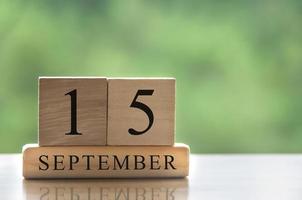 15. september kalenderdatumstext auf holzblöcken mit kopierraum für ideen. kopierraum und kalenderkonzept foto
