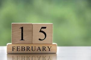 Kalenderdatumstext vom 15. Februar auf Holzblöcken mit anpassbarem Platz für Text oder Ideen. Platz kopieren foto
