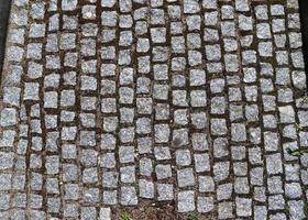 Detaillierte Nahaufnahme auf alten historischen Kopfsteinpflasterstraßen und Gehwegen foto