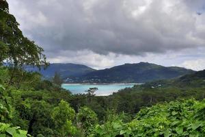 wunderschöne eindrücke der tropischen landschaft auf den paradiesischen seychelleninseln foto