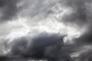 graue Wolken, bewölktes Wetter foto