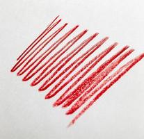 chaotische linien im roten bleistift foto