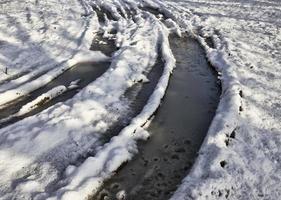 Details der schneebedeckten Straße foto