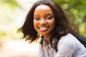 junge afrikanische Frau Nahaufnahmeporträt foto