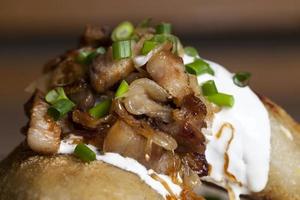 Zeppeline aus geriebenen Kartoffeln mit Hackfleisch foto