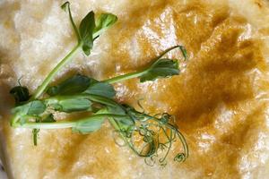 Teig auf einer Schüssel Suppe zusammen im Ofen gebacken foto