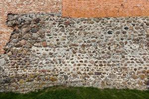 Teil der Mauer einer mittelalterlichen Burg foto