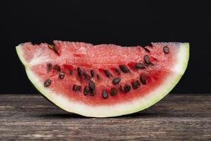 Stücke köstlicher roter saftiger Wassermelonen aus nächster Nähe foto