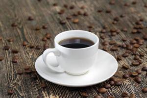 Kaffeebohnen in einer Tasse, Nahaufnahme foto