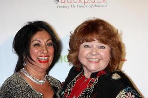 los angeles, jan 12 - fary bjorlin nadia s mutter und patrika darbo kommen zur los angeles derby prelude party im london hollywood hotel am 12. januar 2012 in west hollywood, ca foto