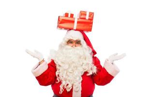 Weihnachtsmann mit Geschenken lokalisiert auf Weiß, mit Kopienraum