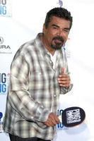 Los Angeles, 30. Juli - George Lopez bei Clayton Kershaws 3. jährlichem Ping-Pong-4-Zweck im Dodger Stadium am 30. Juli 2015 in Los Angeles, ca foto