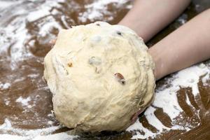 frischer Rohteig zum Backen foto