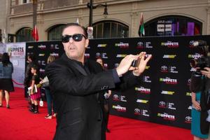 Los Angeles, 11. März - Ricky Gervais, Jane Fallon bei den Muppets Most Wanted, Los Angeles-Premiere im El Capitan Theatre am 11. März 2014 in Los Angeles, ca foto