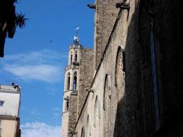 details des religiösen gebäudes, kirche von santa maria del mar im geborenen viertel von barcelona. foto