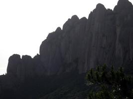 Profil des Montserrat-Gebirges in der Provinz Barcelona, Katalonien, Spanien. foto