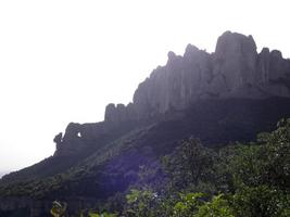 Profil des Montserrat-Gebirges in der Provinz Barcelona, Katalonien, Spanien. foto