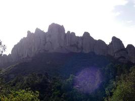 Profil des Montserrat-Gebirges in der Provinz Barcelona, Katalonien, Spanien. foto