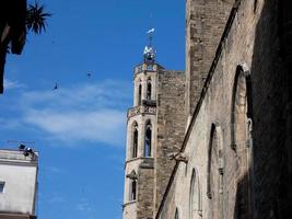 details des religiösen gebäudes, kirche von santa maria del mar im geborenen viertel von barcelona. foto