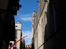 details des religiösen gebäudes, kirche von santa maria del mar im geborenen viertel von barcelona. foto