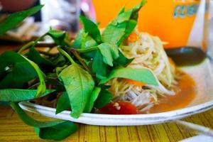 asiatisches Essen Papaya Salat Kiemen Tintenfisch foto