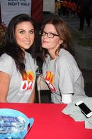 los angeles, 6. oktober - nadia bjorlin, michelle stafford im licht der nacht der spaziergang zugunsten der leukämie-lymphom-gesellschaft in den sunset-gower studios am 6. oktober 2013 in los angeles, ca foto