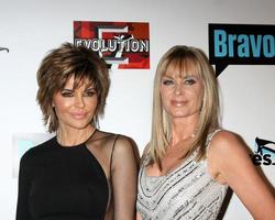 los angeles, 3. dezember - lisa rinna, eileen davidson bei der thereal housewives of beverly hills premiere red carpet 2015 im w hotel hollywood am 3. dezember 2015 in los angeles, ca foto